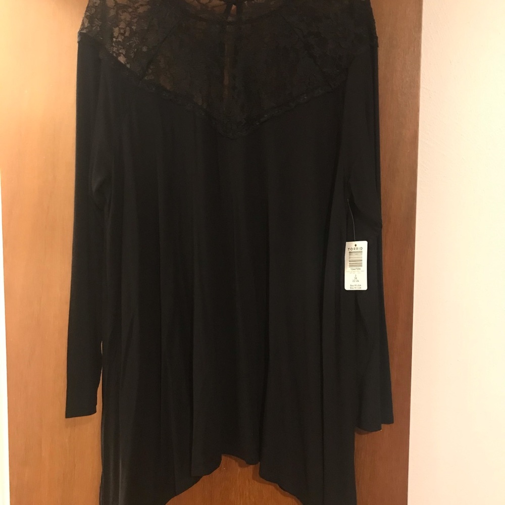 Women’s Lacey black top